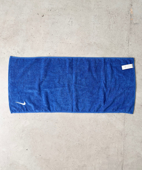 Nike(ナイキ)/ロゴ刺繍 文字入り ソリッドコアタオル ミディアム スポーツタオル | IM6241445 | ブルー系その他