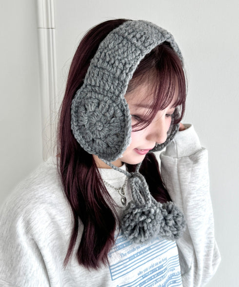 フラワークロシェ編みポンポンイヤーマフ | NU6244042 | グレー