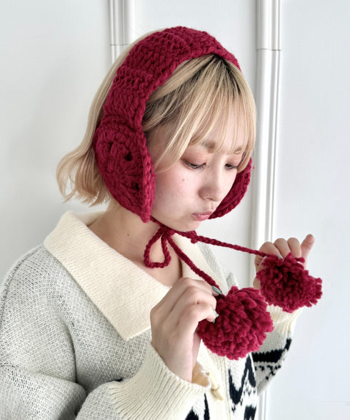 フラワークロシェ編みポンポンイヤーマフ | NU6244042 | レッド