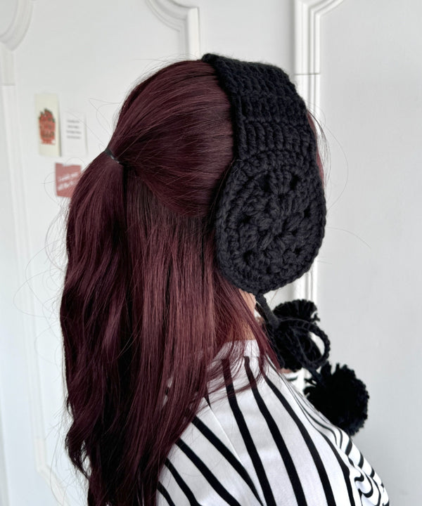 フラワークロシェ編みポンポンイヤーマフ | NU6244042 | ブラック