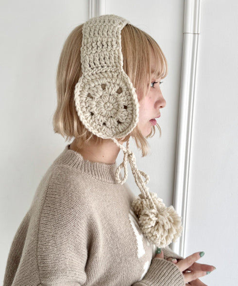 フラワークロシェ編みポンポンイヤーマフ | NU6244042 | アイボリー