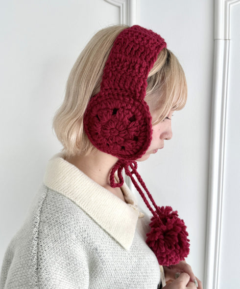 フラワークロシェ編みポンポンイヤーマフ | NU6244042 | レッド