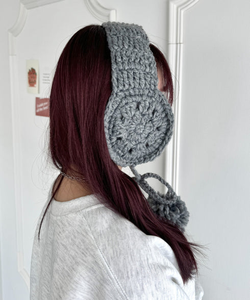 フラワークロシェ編みポンポンイヤーマフ | NU6244042 | グレー