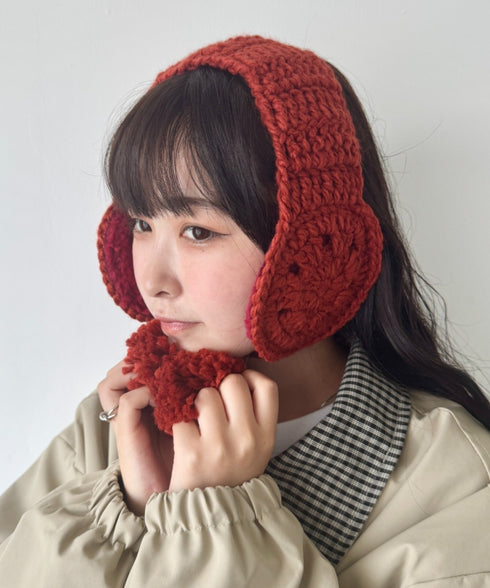 フラワークロシェ編みポンポンイヤーマフ | NU6244042 | テラコッタ