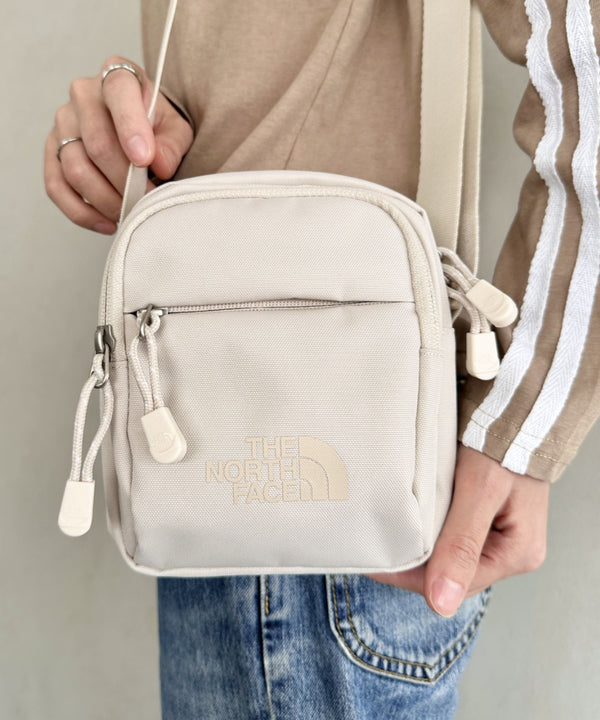 国内未発売 THE NORTH FACE(ザ・ノースフェイス)/ワンポイント ロゴプリント スクエアショルダーバッグ クロスバッグ ミニバッグSTANDARD CROSS BAG S | IM1243048 | クリーム