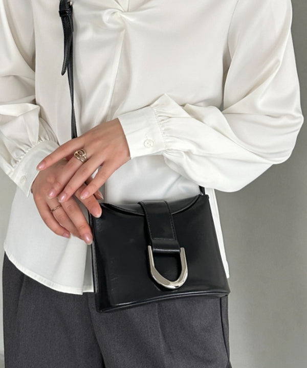 DカンモチーフPUショルダーバッグ | MD1246038 | ブラック