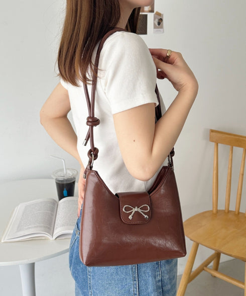 リボンモチーフワンハンドルPUホーボーバッグ | CL1246027 | ブラウン