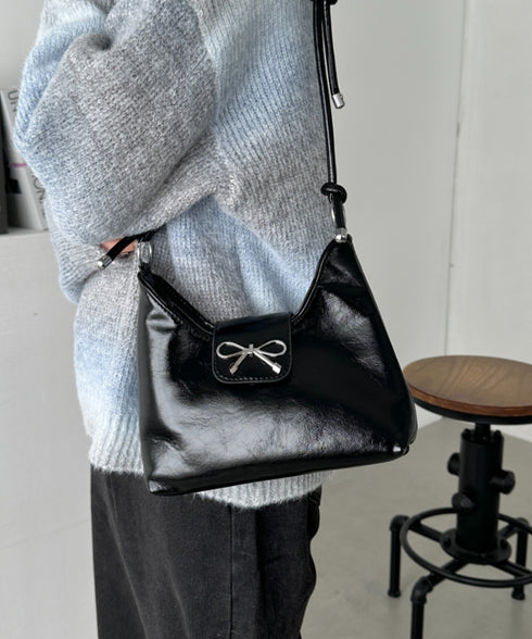 リボンモチーフワンハンドルPUホーボーバッグ | CL1246027 | ブラック