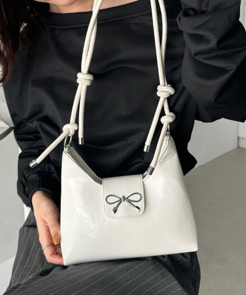 リボンモチーフワンハンドルPUホーボーバッグ | CL1246027 | アイボリー
