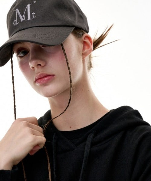 MUCENT(ムセント)/シグネチャー ロゴ ベースボール キャップ サイズ調整可能/SIGNATURE BALL CAP | AT5244039 | チャコールグレー