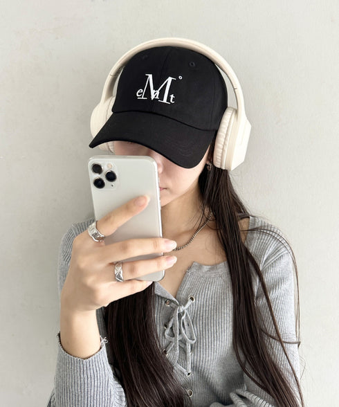 MUCENT(ムセント)/シグネチャー ロゴ ベースボール キャップ サイズ調整可能/SIGNATURE BALL CAP | AT5244039 | ブラック