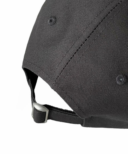 MUCENT(ムセント)/シグネチャー ロゴ ベースボール キャップ サイズ調整可能/SIGNATURE BALL CAP | AT5244039 | チャコールグレー