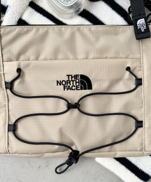 THE NORTH FACE(ザ・ノースフェイス)/ワンポイント ロゴ刺繍 ショルダーバッグ クロスバッグ/BOREALIS SLIM CROSS BAG | IM1244037 | ライトベージュ