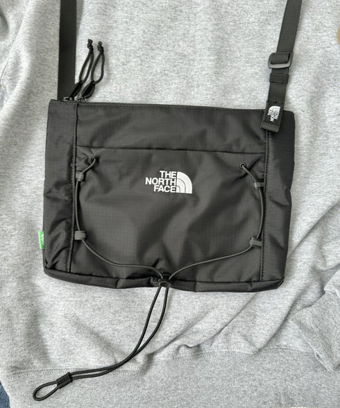 THE NORTH FACE(ザ・ノースフェイス)/ワンポイント ロゴ刺繍 ショルダーバッグ クロスバッグ/BOREALIS SLIM CROSS BAG | IM1244037 | ブラック