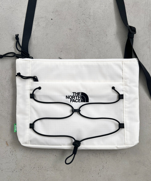 THE NORTH FACE(ザ・ノースフェイス)/ワンポイント ロゴ刺繍 ショルダーバッグ クロスバッグ/BOREALIS SLIM CROSS BAG | IM1244037 | ホワイト