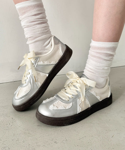 サテンリボンレースジャーマントレーナーシューズ | NU3255086 | シルバー