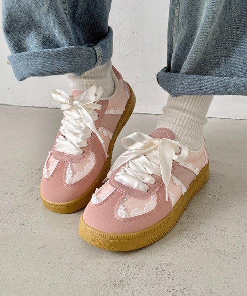 サテンリボンレースジャーマントレーナーシューズ | NU3255086 | ピンク