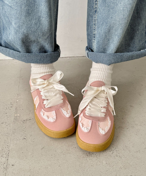 サテンリボンレースジャーマントレーナーシューズ | NU3255086 | ピンク