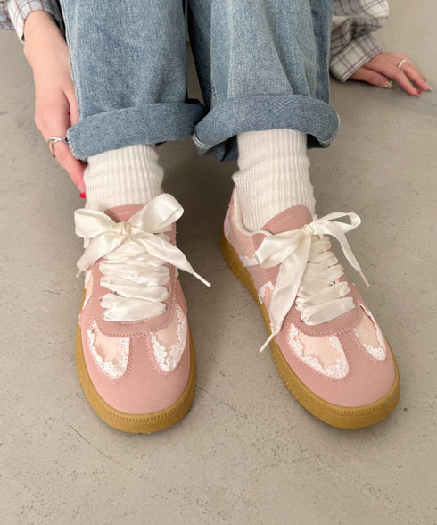 サテンリボンレースジャーマントレーナーシューズ | NU3255086 | ピンク