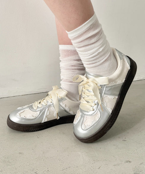 サテンリボンレースジャーマントレーナーシューズ | NU3255086 | シルバー