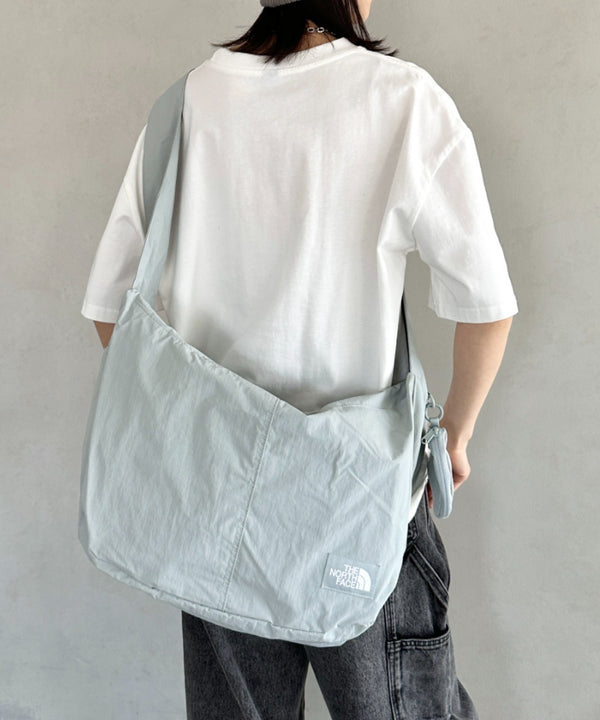 THE NORTH FACE(ザ・ノースフェイス)/A4対応 軽量 大容量 ショルダー ホーボーバッグ/URBAN BIG SHOULDER BAG | IM1244063 | ライトグレー