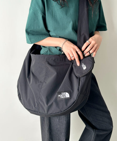 THE NORTH FACE(ザ・ノースフェイス)/A4対応 軽量 大容量 ショルダー ホーボーバッグ/URBAN BIG SHOULDER BAG | IM1244063 | ブラック