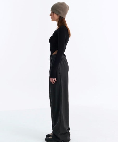 MUCENT(ムセント)/Uネック 裾ラウンド サイドシャーリング カットソー/Four Seasons See-through Signature Logo Yu-neck Shirring Tee | AT2251002 | ブラック