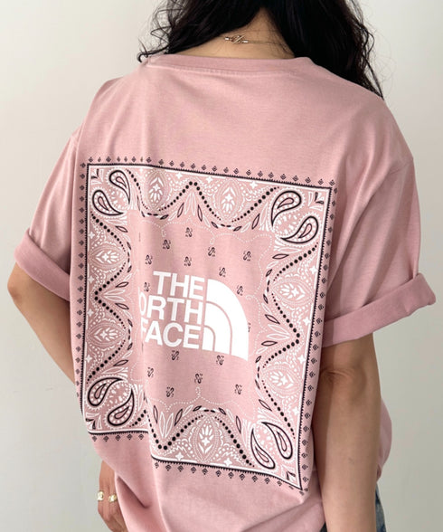 THE NORTH FACE(ザ・ノースフェイス)/ビッグロゴ プリント バンダナ 半袖 Tシャツ/M'S BANDANA S/S R/TEE | IM2251068 | ピンク