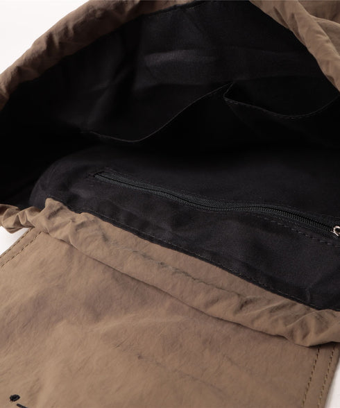 MUCENT(ムセント)/軽量 ミニ ドローコード ドローストリング ナップザック リュック バックパック/MUTE MINI BACK PACK | AT1251050 | カーキ