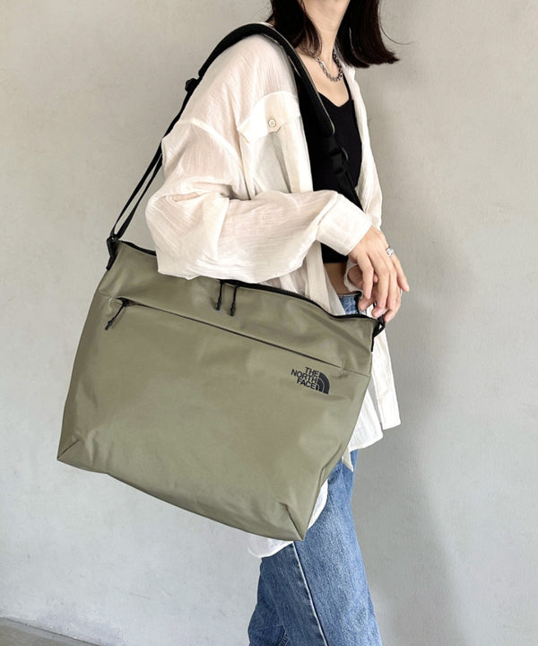 THE NORTH FACE(ザ・ノースフェイス)/軽量 A4サイズ収納可能 ロゴプリント ショルダー クロスバッグ/SP CROSS BAG L | IM1251052 | カーキ