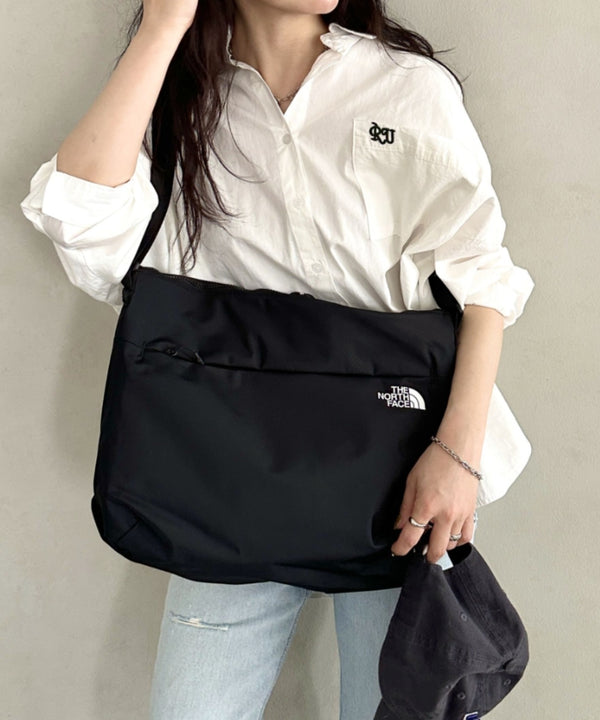 THE NORTH FACE(ザ・ノースフェイス)/軽量 A4サイズ収納可能 ロゴプリント ショルダー クロスバッグ/SP CROSS BAG L | IM1251052 | ブラック