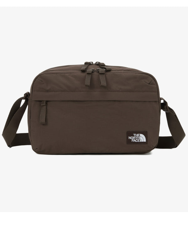 国内未発売 THE NORTH FACE(ザ・ノースフェイス)/軽量 ワンポイントロゴ ショルダー クロスバッグ/TRAVEL CROSS BAG M | MEN,WOMEN | IM1251053 | ブラウン