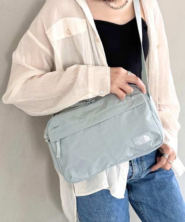 THE NORTH FACE(ザ・ノースフェイス)/軽量 ワンポイントロゴ ショルダー クロスバッグ/TRAVEL CROSS BAG M | IM1251053 | ライトグレー