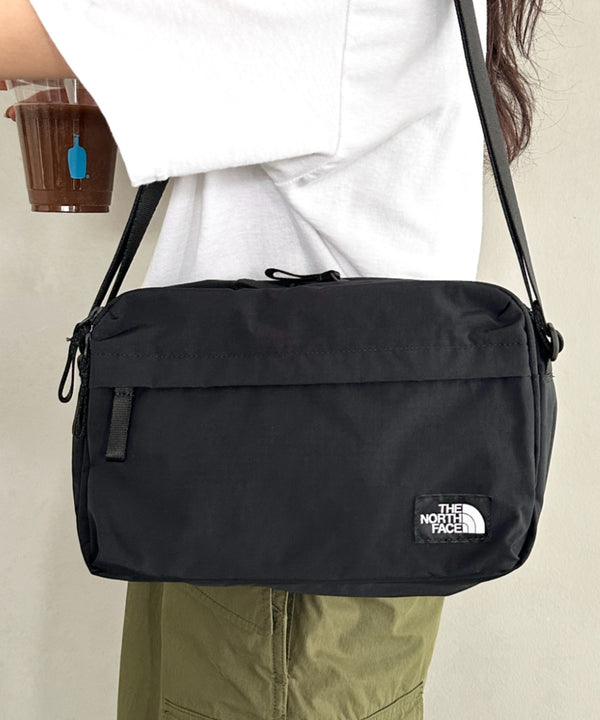 THE NORTH FACE(ザ・ノースフェイス)/軽量 ワンポイントロゴ ショルダー クロスバッグ/TRAVEL CROSS BAG M | IM1251053 | ブラック
