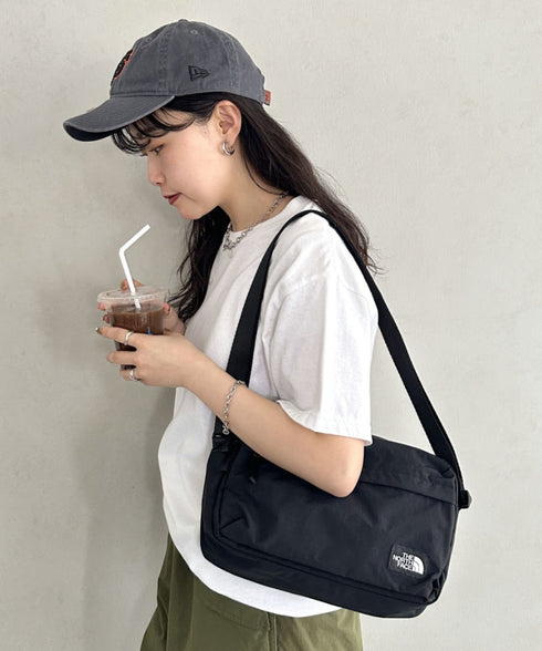 THE NORTH FACE(ザ・ノースフェイス)/軽量 ワンポイントロゴ ショルダー クロスバッグ/TRAVEL CROSS BAG M | IM1251053 | ブラック