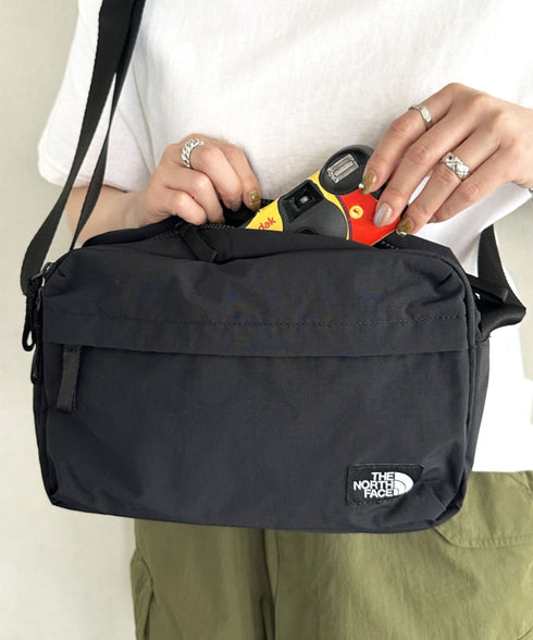 THE NORTH FACE(ザ・ノースフェイス)/軽量 ワンポイントロゴ ショルダー クロスバッグ/TRAVEL CROSS BAG M | IM1251053 | ブラック