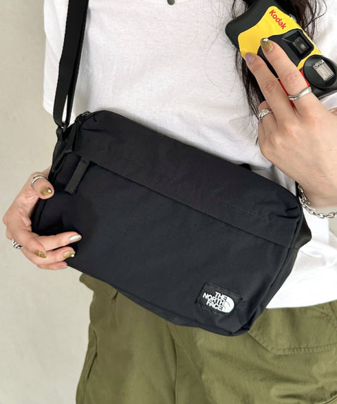 THE NORTH FACE(ザ・ノースフェイス)/軽量 ワンポイントロゴ ショルダー クロスバッグ/TRAVEL CROSS BAG M | IM1251053 | ブラック