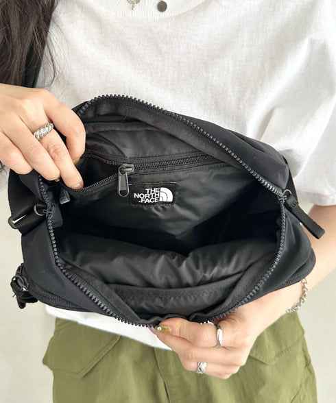THE NORTH FACE(ザ・ノースフェイス)/軽量 ワンポイントロゴ ショルダー クロスバッグ/TRAVEL CROSS BAG M | IM1251053 | ブラック