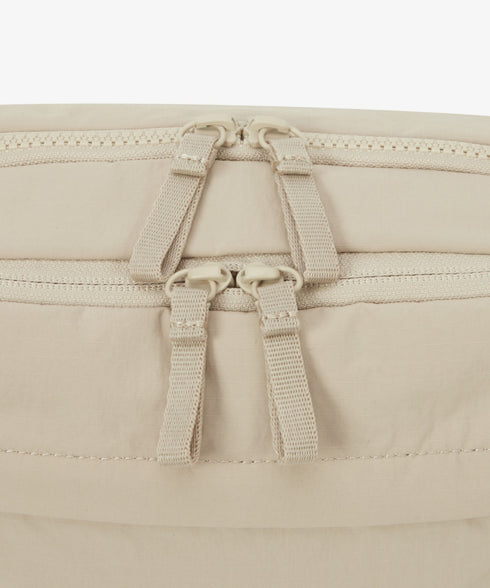 THE NORTH FACE(ザ・ノースフェイス)/軽量 ワンポイントロゴ ショルダー クロスバッグ/TRAVEL CROSS BAG M | IM1251053 | ライトベージュ