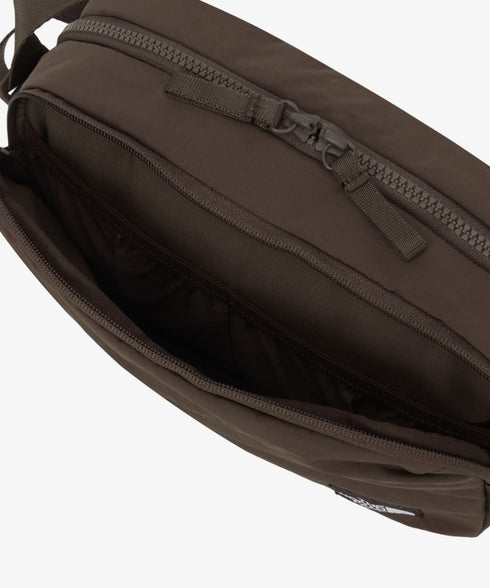 国内未発売 THE NORTH FACE(ザ・ノースフェイス)/軽量 ワンポイントロゴ ショルダー クロスバッグ/TRAVEL CROSS BAG M | MEN,WOMEN | IM1251053 | ブラウン