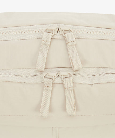 THE NORTH FACE(ザ・ノースフェイス)/軽量 ワンポイントロゴ ショルダー クロスバッグ/TRAVEL CROSS BAG M | IM1251053 | サンドベージュ