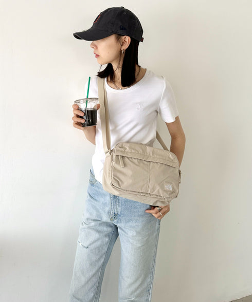 THE NORTH FACE(ザ・ノースフェイス)/軽量 ワンポイントロゴ ショルダー クロスバッグ/TRAVEL CROSS BAG M | IM1251053 | サンドベージュ