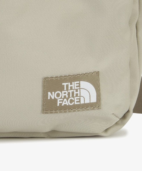THE NORTH FACE(ザ・ノースフェイス)/軽量 ワンポイントロゴ ショルダー クロスバッグ/TRAVEL CROSS BAG M | IM1251053 | グレイッシュベージュ