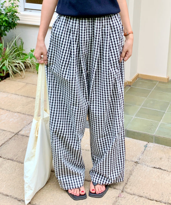 ギンガムチェックタックバレルレッグパンツ | EV2255019 | ブラック