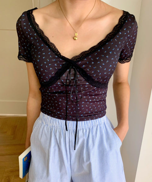 レーストリム小花柄VネックTシャツ カップ付き | EV2252004 | ブラック