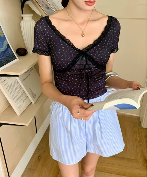 レーストリム小花柄VネックTシャツ カップ付き | EV2252004 | ブラック