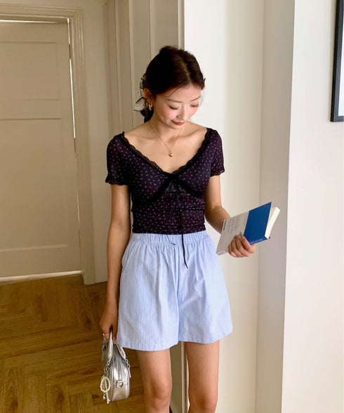 レーストリム小花柄VネックTシャツ カップ付き | EV2252004 | ブラック