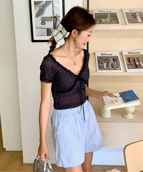 レーストリム小花柄VネックTシャツ カップ付き | EV2252004 | ブラック