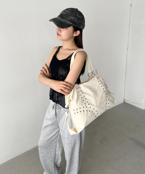 スタッズナイロンボストンバッグ | BA1255024 | アイボリー