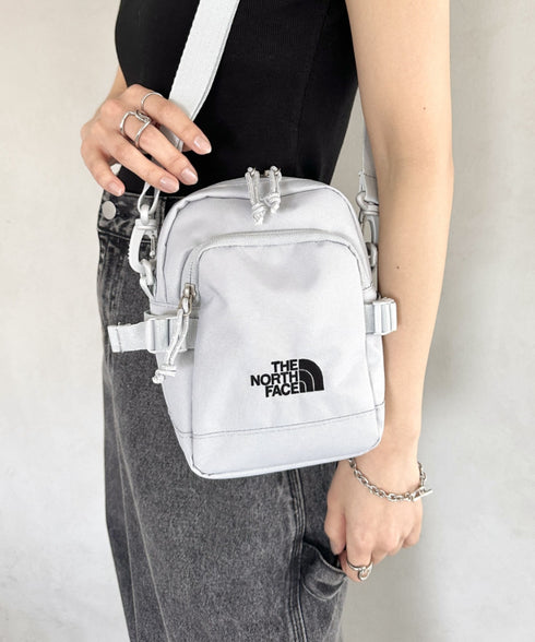THE NORTH FACE(ザ・ノースフェイス)/ワンポイント ロゴ刺繍 ショルダー クロス ミニバッグ/STANDARD CROSS BAG S | IM1251066 | ライトグレー